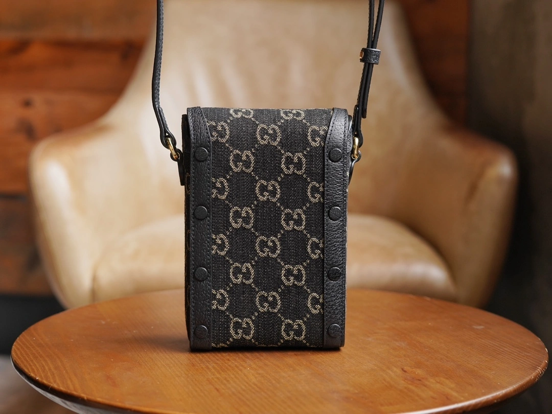 MOMO-- 625615-UN3BG-1274 item：C-B461H1642Q