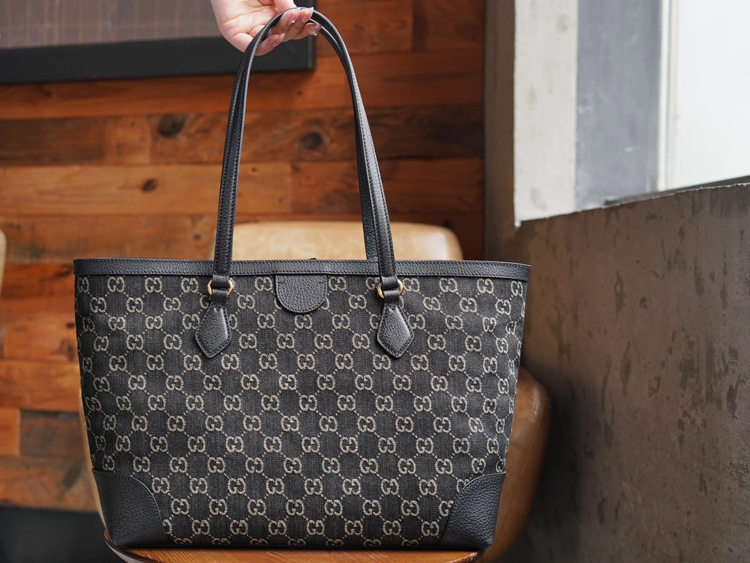 MOMO-- 631685-UN3BG-1274 high quality version item：C-B461H1638Q