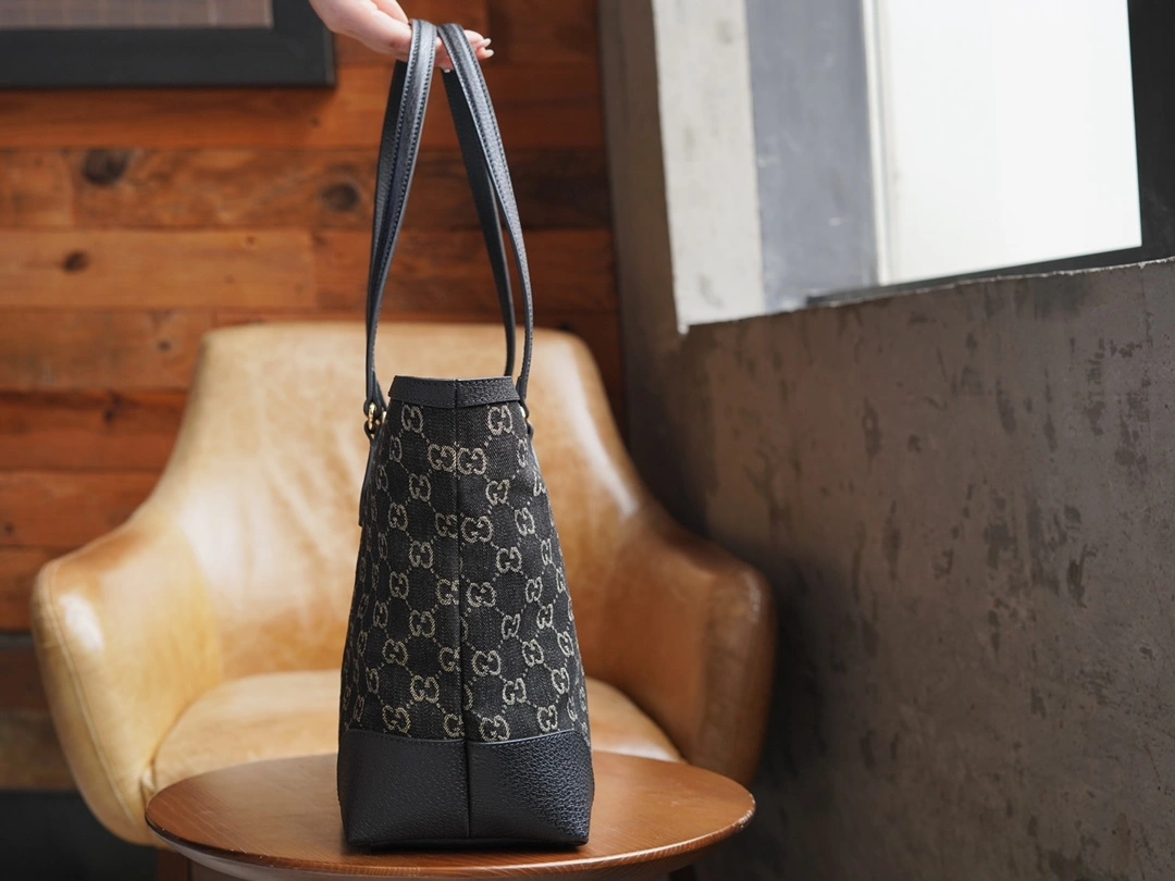 MOMO-- 631685-UN3BG-1274 high quality version item：C-B461H1638Q