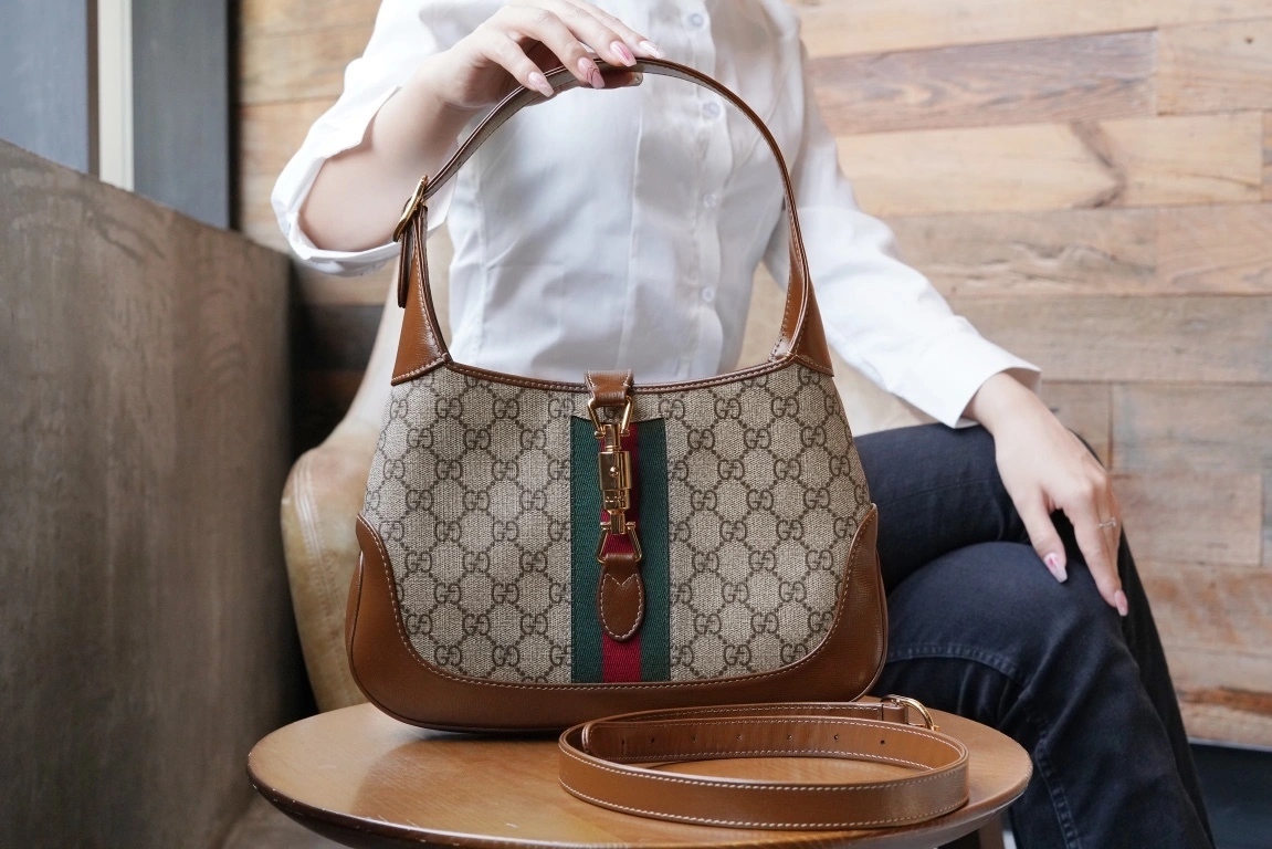 MOMO-- 636706-HUHHG-8565 item：C-B461H1601Q