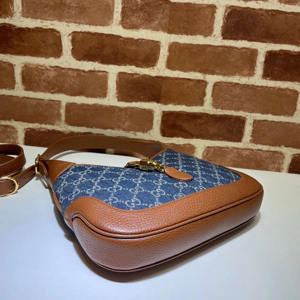 MOMO-- 636706 item :063B62E2508