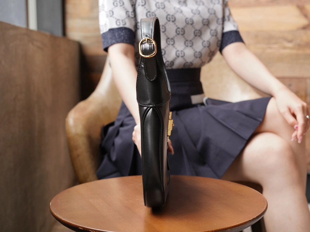 MOMO-- 636709-10O0G-1000 high quality version item：C-B461H1612Q
