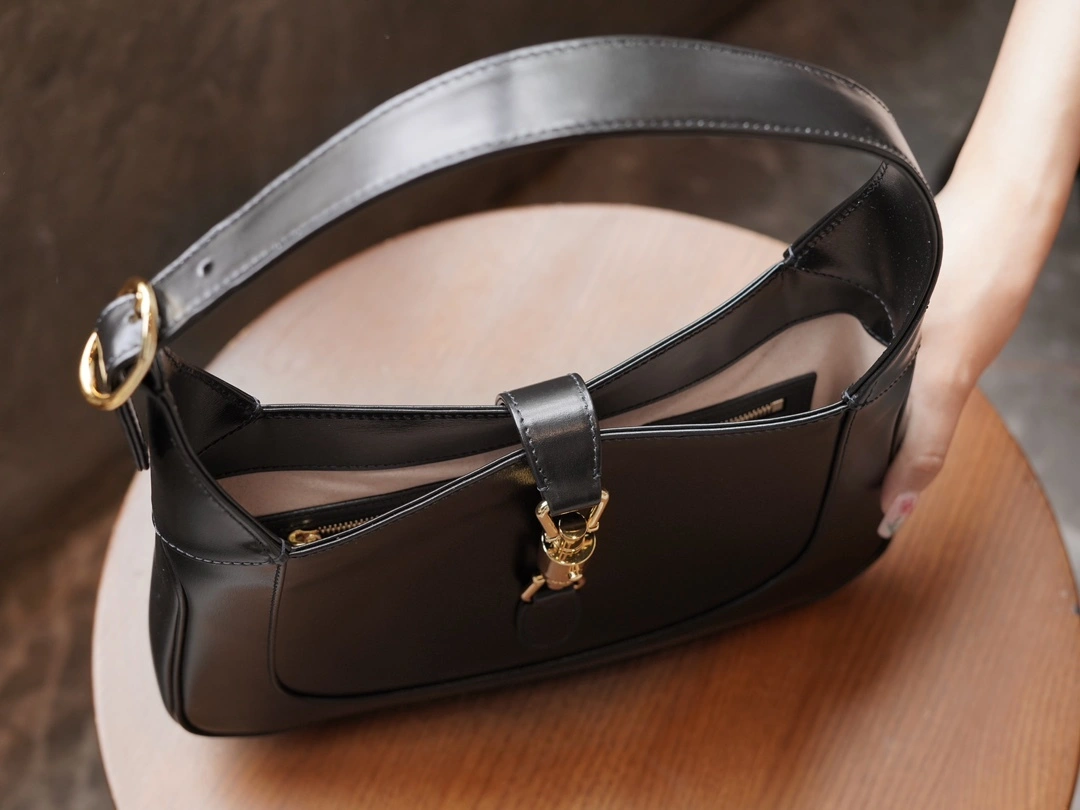 MOMO-- 636709-10O0G-1000 high quality version item：C-B461H1612Q