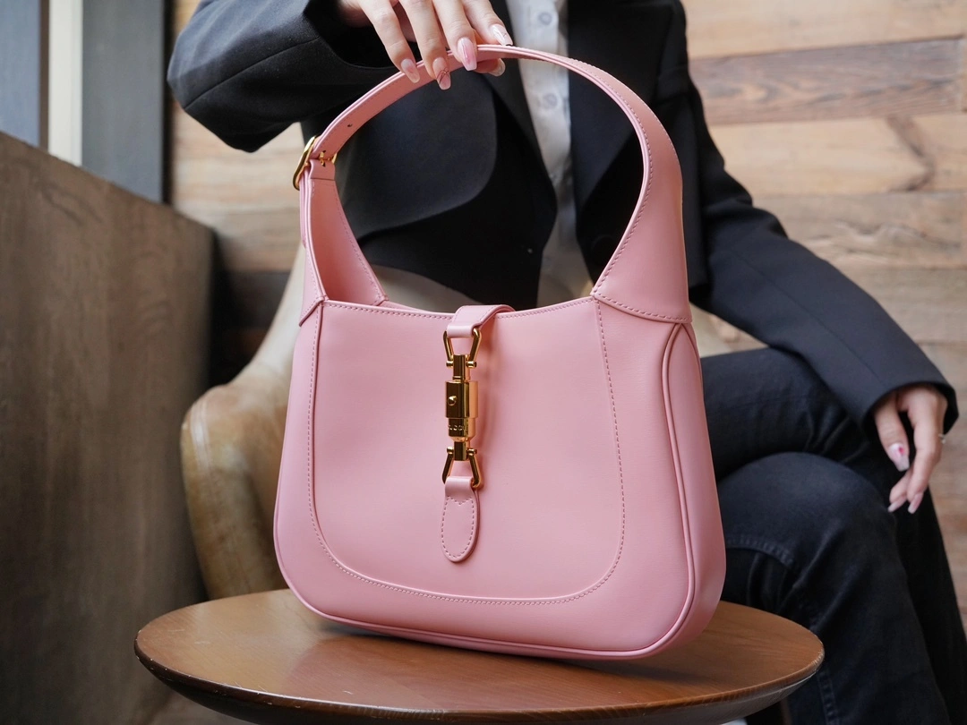 MOMO-- 636709-10O0G-5815 high quality version item：C-B461H1608Q