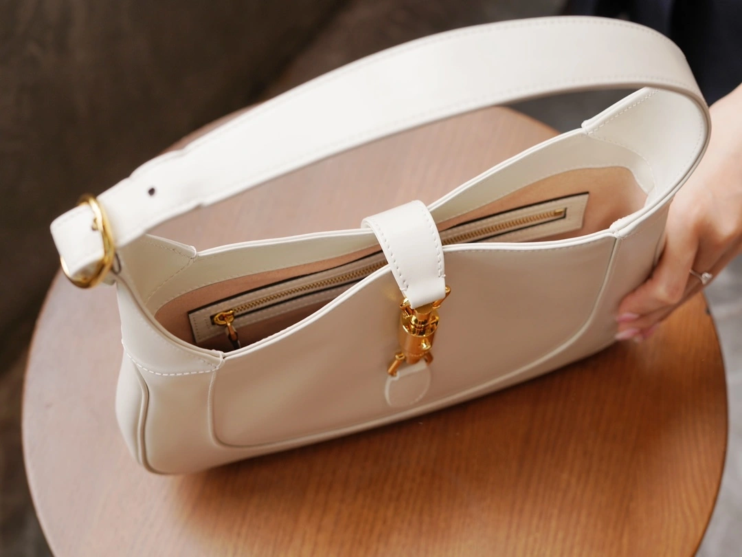 MOMO-- 636709-10O0G-9022 high quality version item：C-B461H1610Q