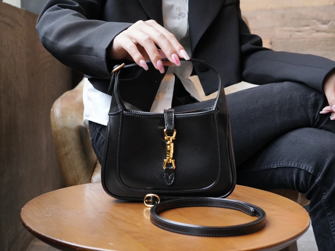 MOMO-- 637091-10O0G-1000 high quality version item：C-B461H1613Q