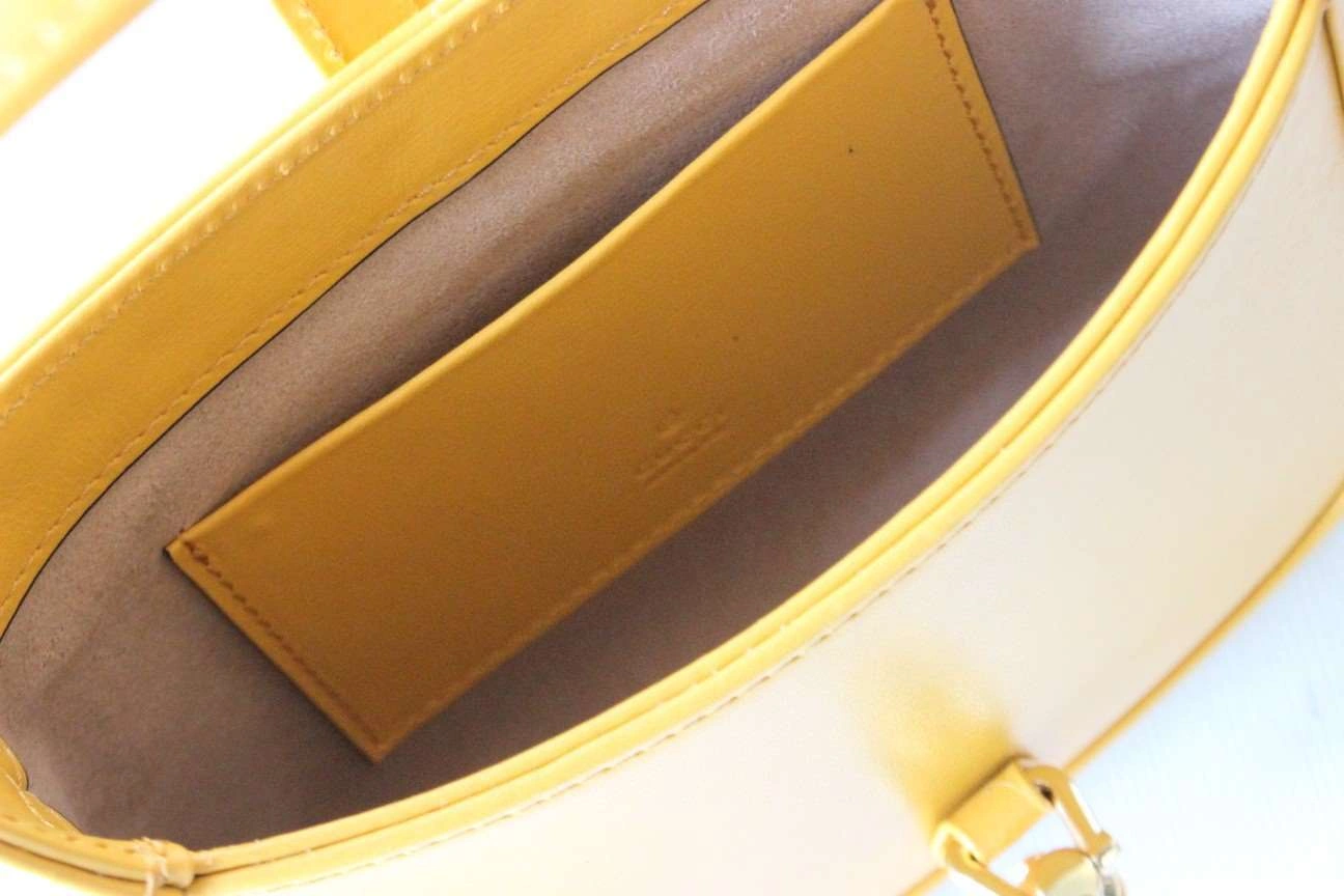 *MOMO---637091 cowhide item : A-B191H0220