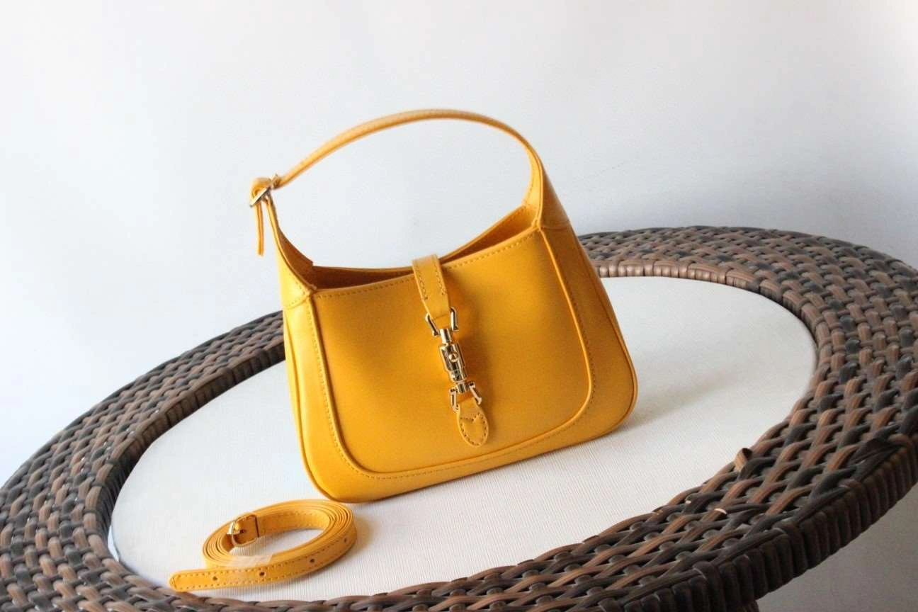 *MOMO---637091 cowhide item : A-B191H0220