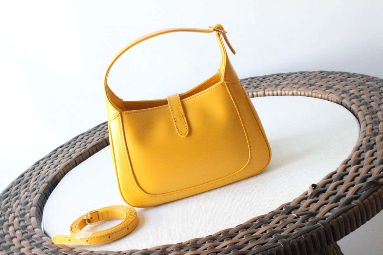 *MOMO---637091 cowhide item : A-B191H0220