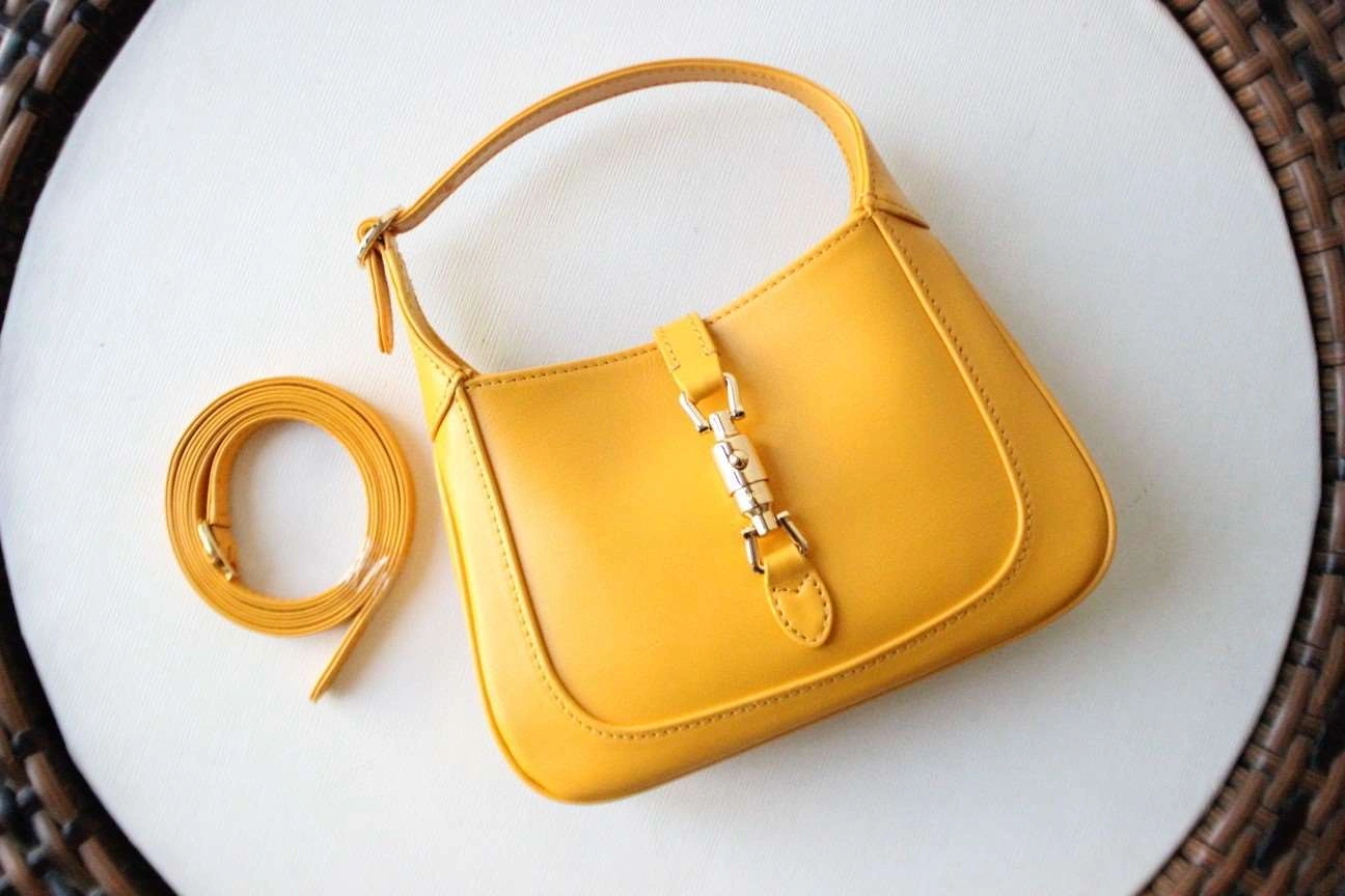 *MOMO---637091 cowhide item : A-B191H0220