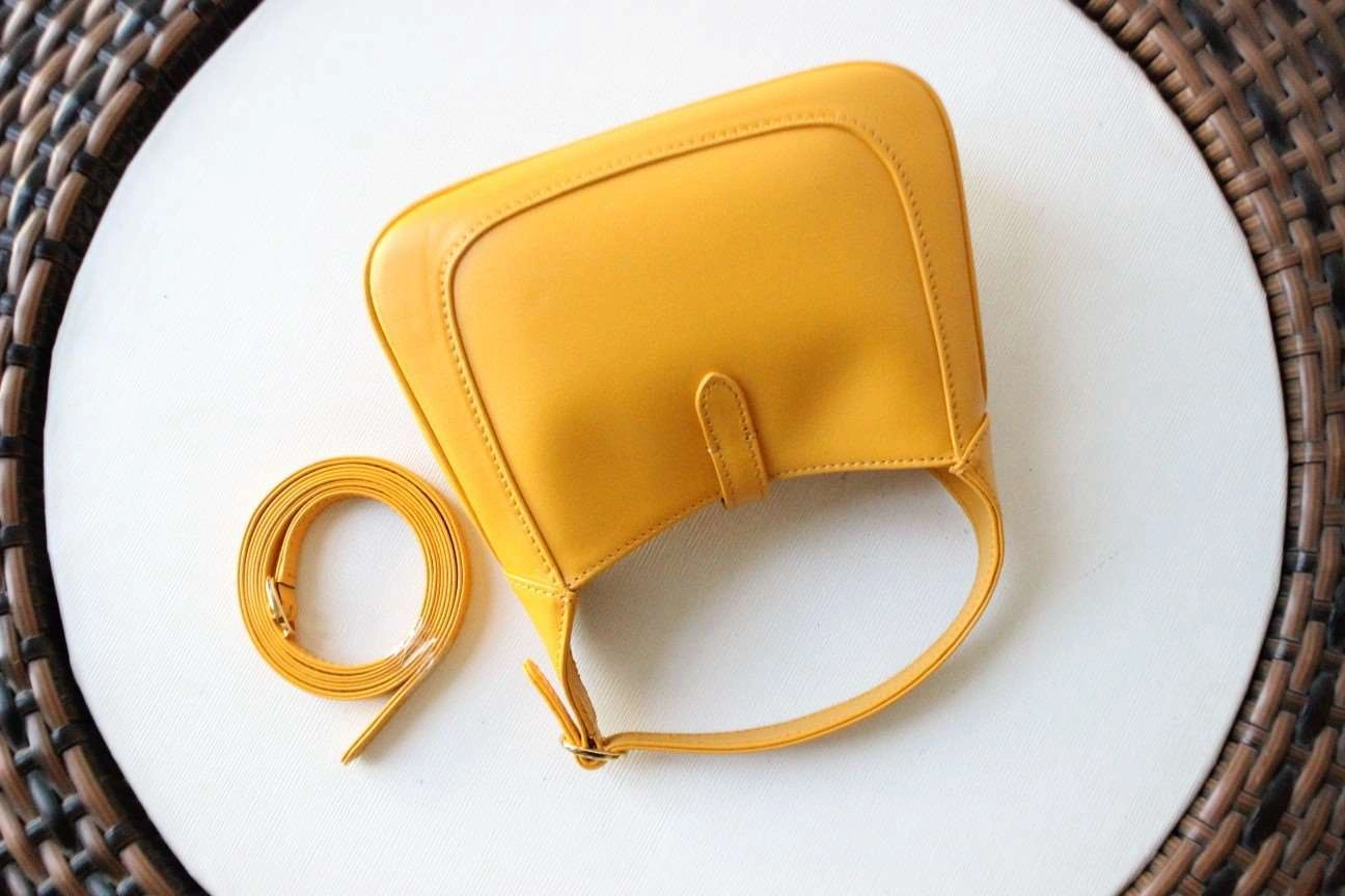 *MOMO---637091 cowhide item : A-B191H0220