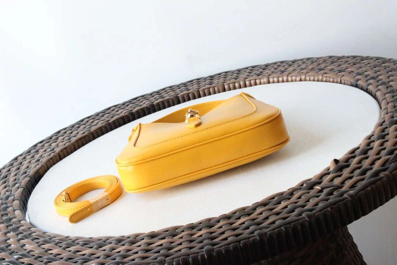 *MOMO---637091 cowhide item : A-B191H0220