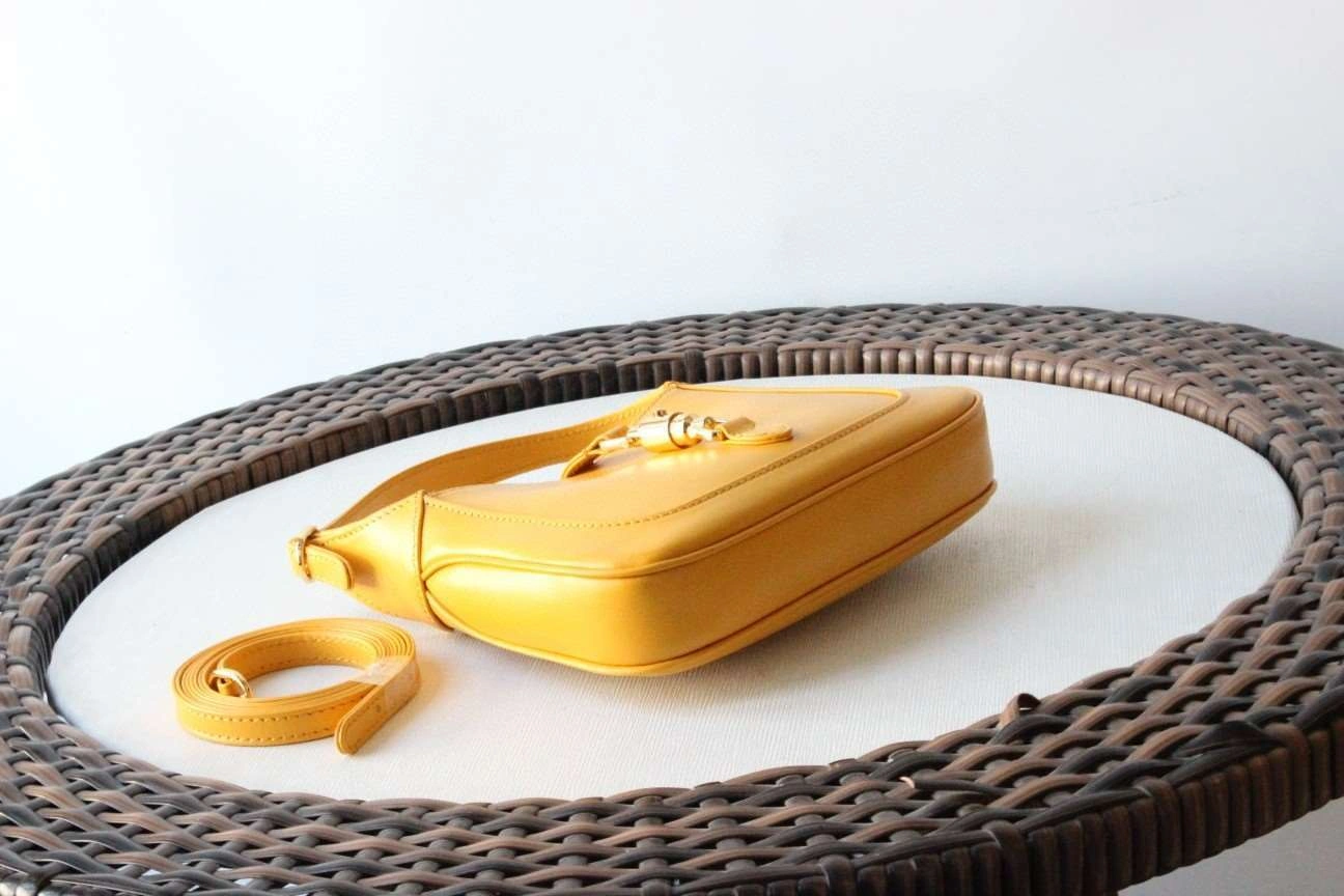 *MOMO---637091 cowhide item : A-B191H0220