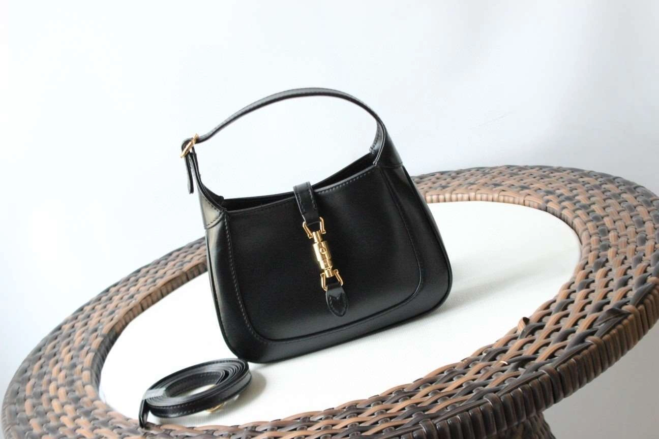 *MOMO---637091 cowhide item : A-B191H0221