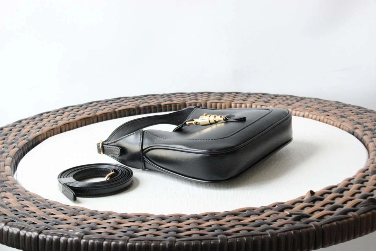*MOMO---637091 cowhide item : A-B191H0221