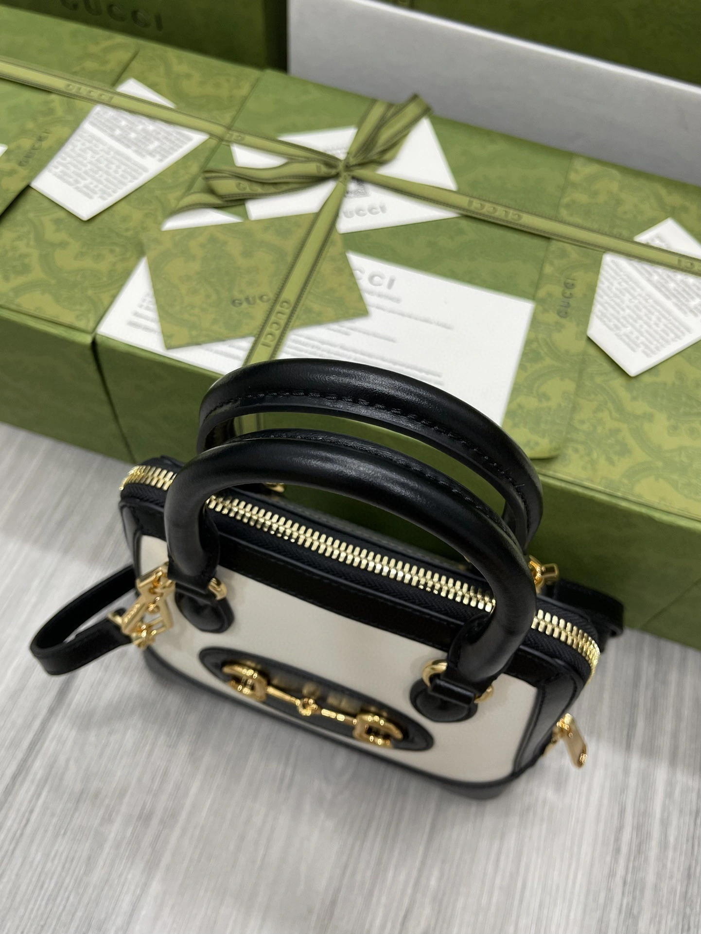 MOMO---640716 item : A-B242H0423A
