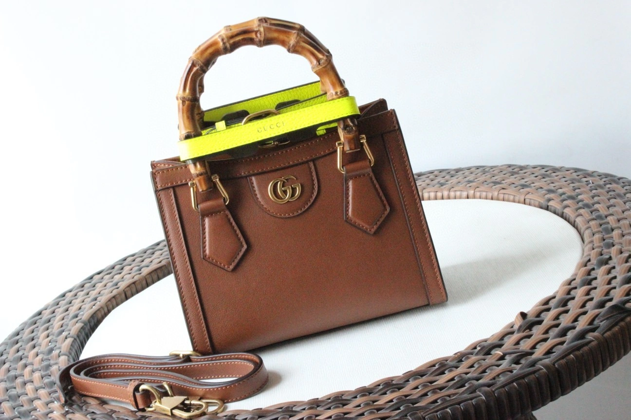 MOMO---655661 cowhide item : A-B191H0341A