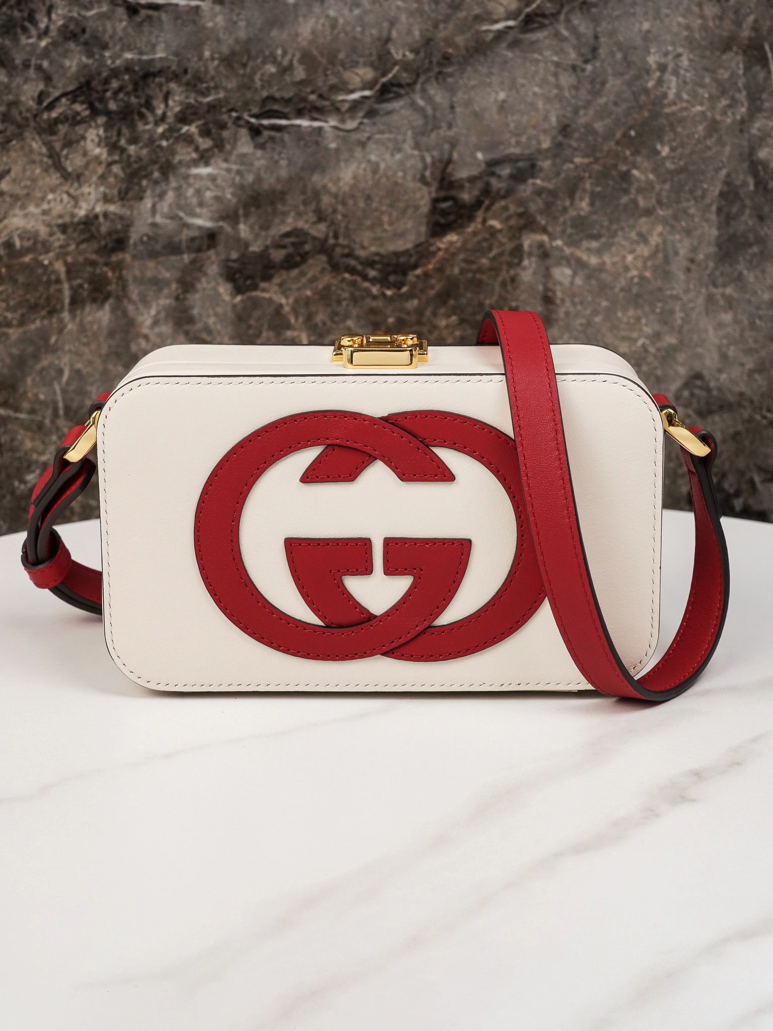 MOMO-- 658230-0QGCG-9397 2Colour item：C-B461H1623Q-2