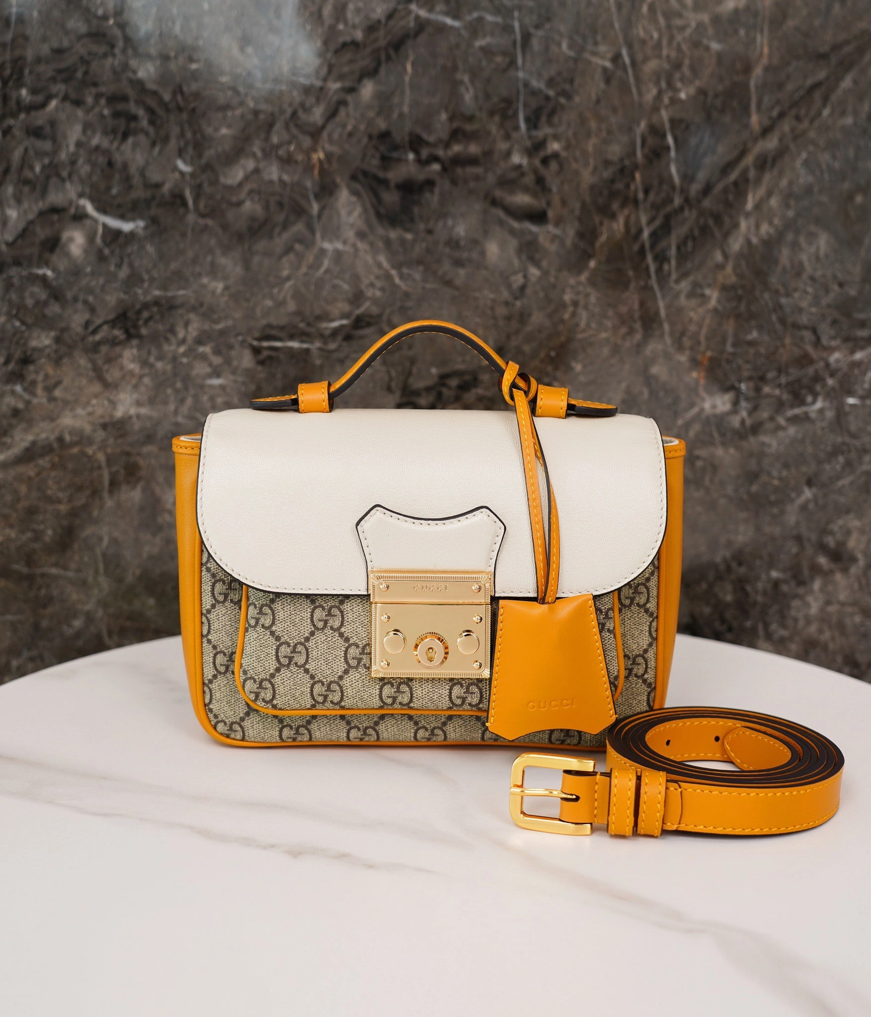 MOMO-- 658487-2ZGAG-9763 item：C-B461H1614Q