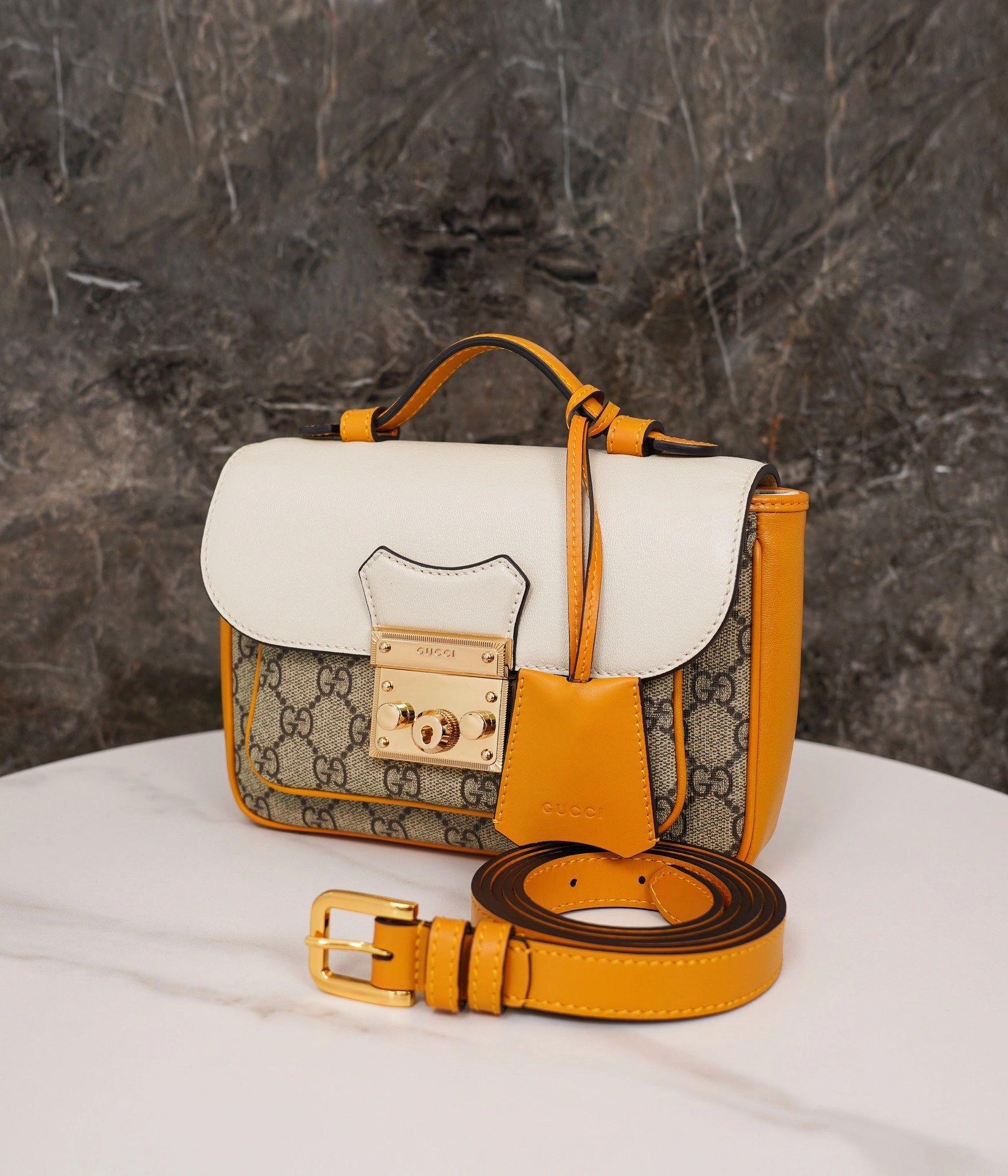 MOMO-- 658487-2ZGAG-9763 item：C-B461H1614Q