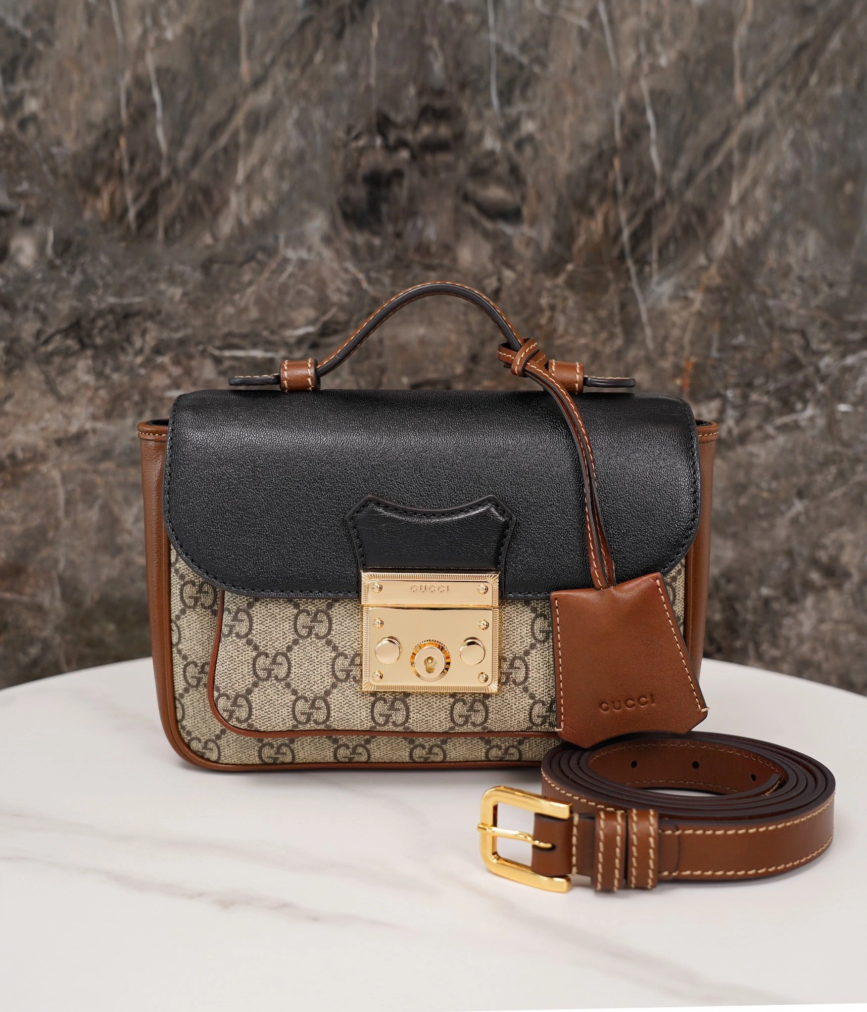 MOMO-- 658487-2ZGAG-9785 item：C-B461H1626Q
