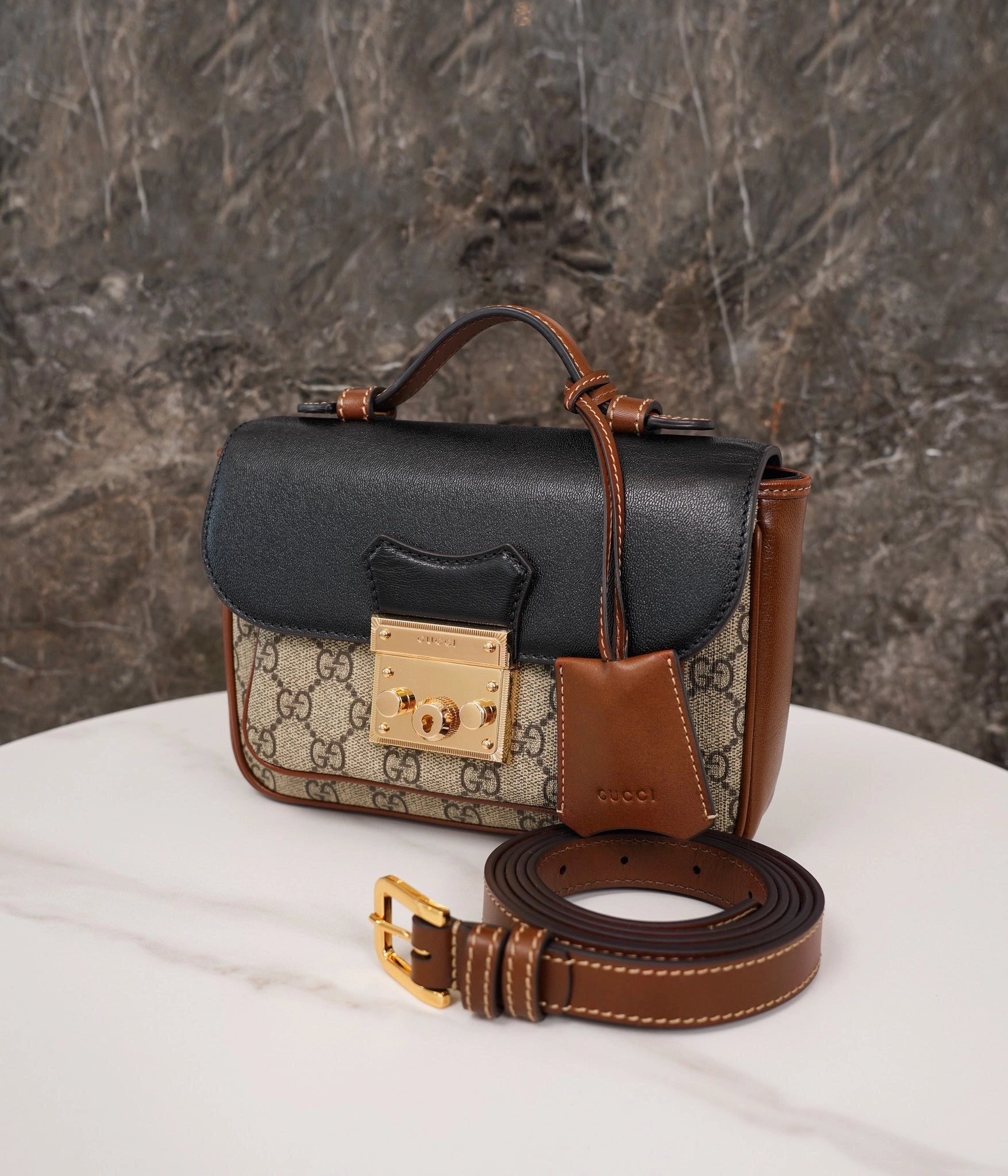 MOMO-- 658487-2ZGAG-9785 item：C-B461H1626Q