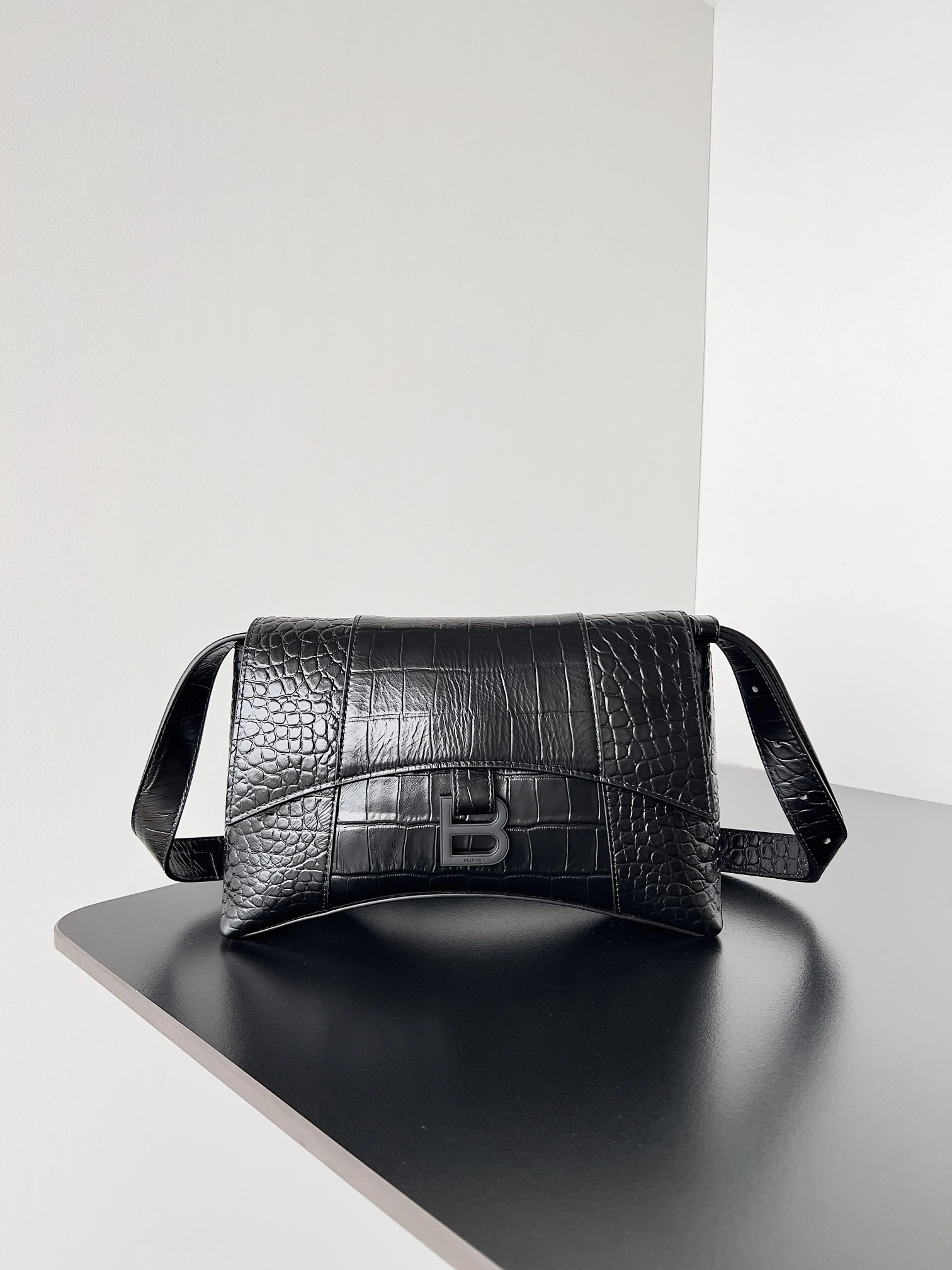 MOMO-- 671355-23E85-1309 item：C-B063I2050V