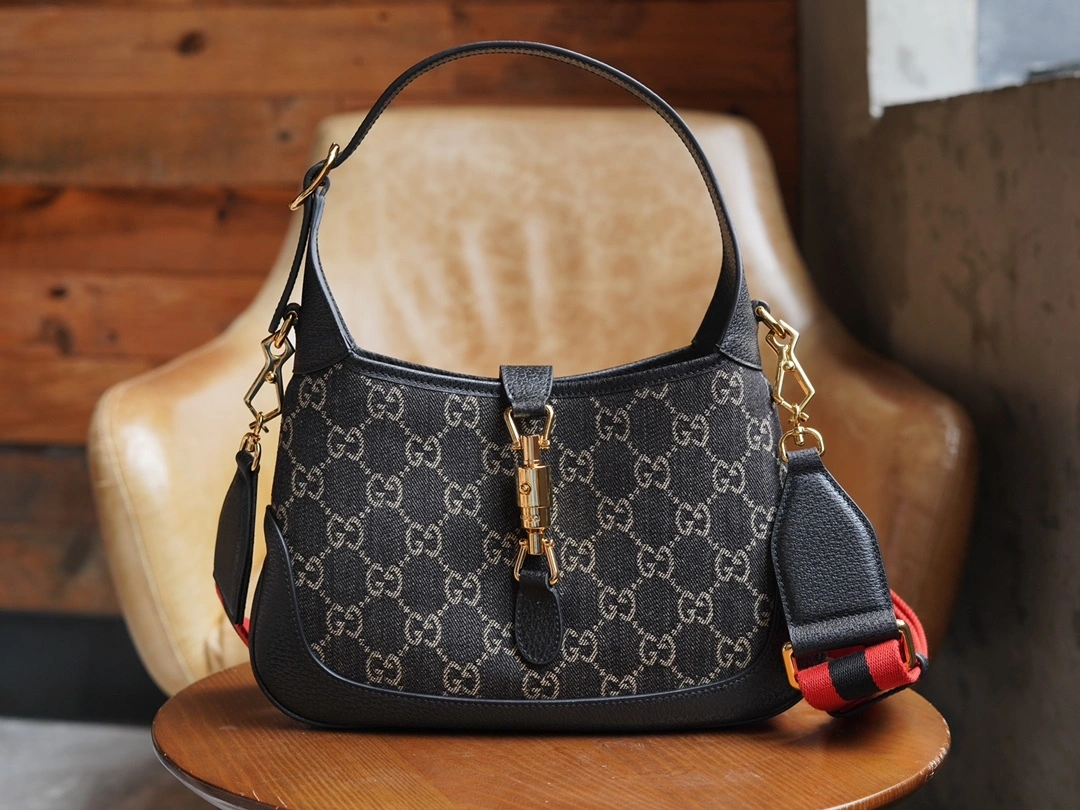MOMO-- 678843-UN3AG-1294 high quality version item：C-B461H1643Q
