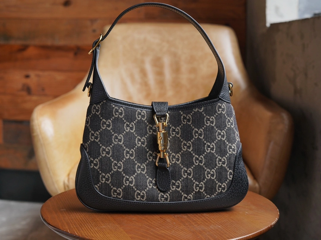MOMO-- 678843-UN3AG-1294 high quality version item：C-B461H1643Q