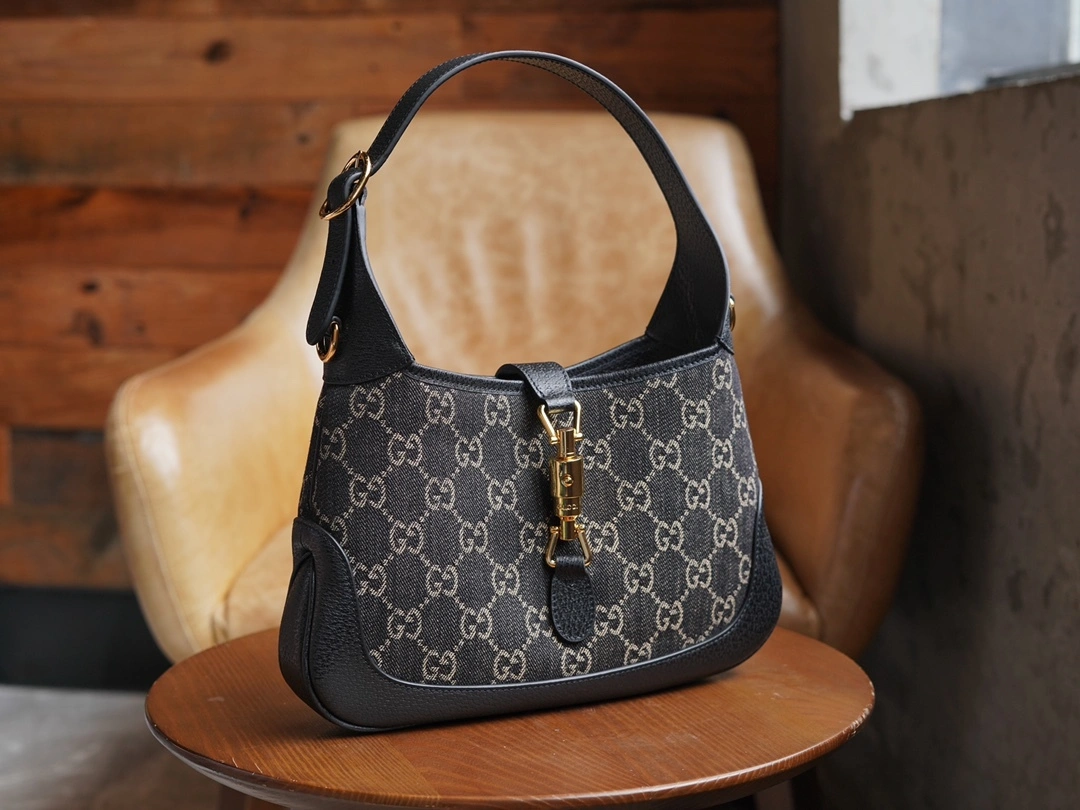 MOMO-- 678843-UN3AG-1294 high quality version item：C-B461H1643Q
