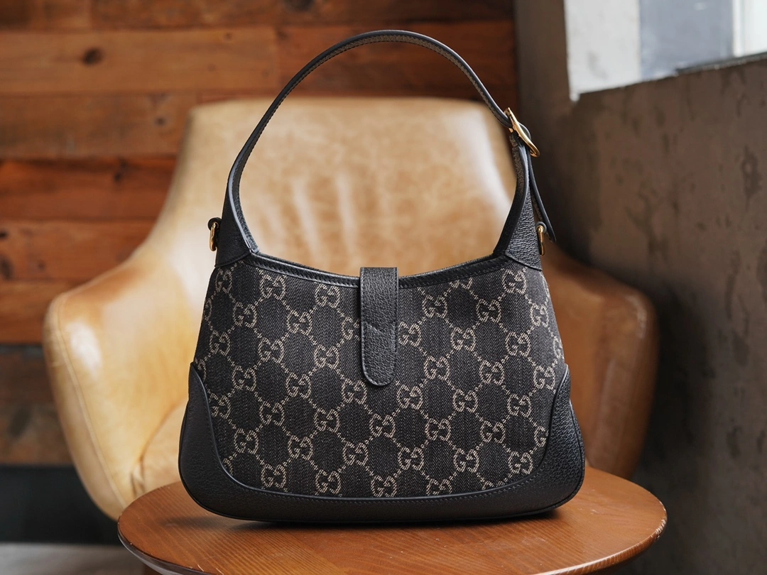 MOMO-- 678843-UN3AG-1294 high quality version item：C-B461H1643Q