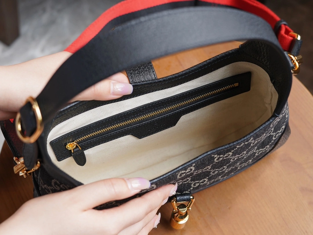 MOMO-- 678843-UN3AG-1294 high quality version item：C-B461H1643Q