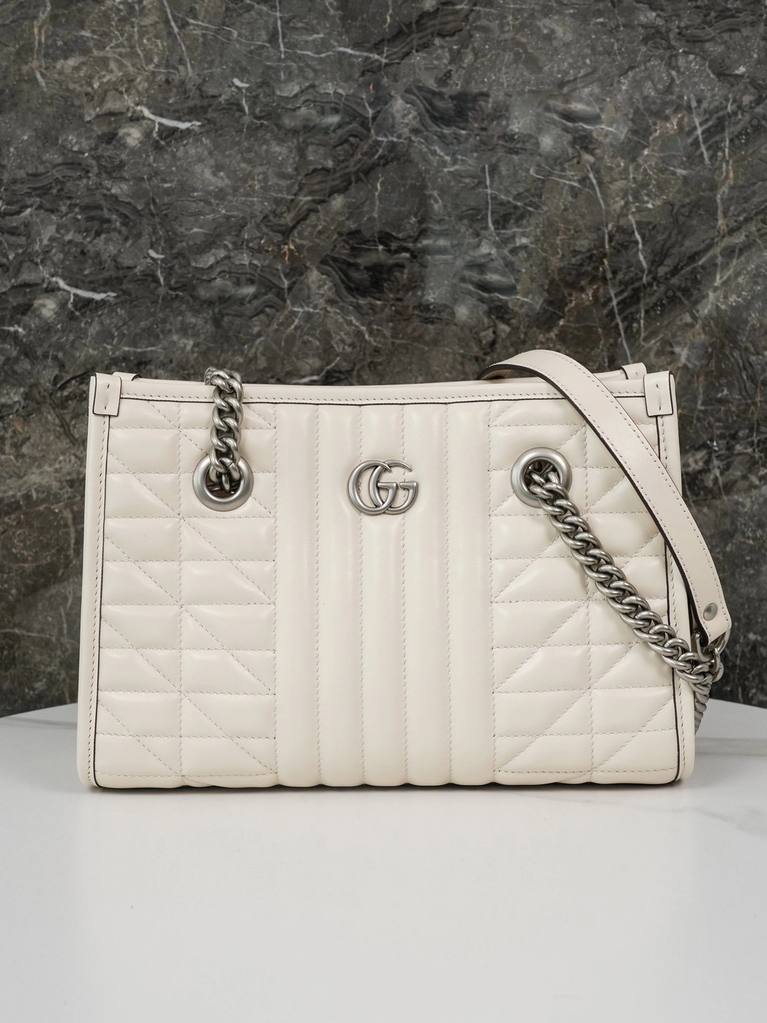 MOMO-- 681483-UM8BN-9022 high quality version item：C-B461H1822Q