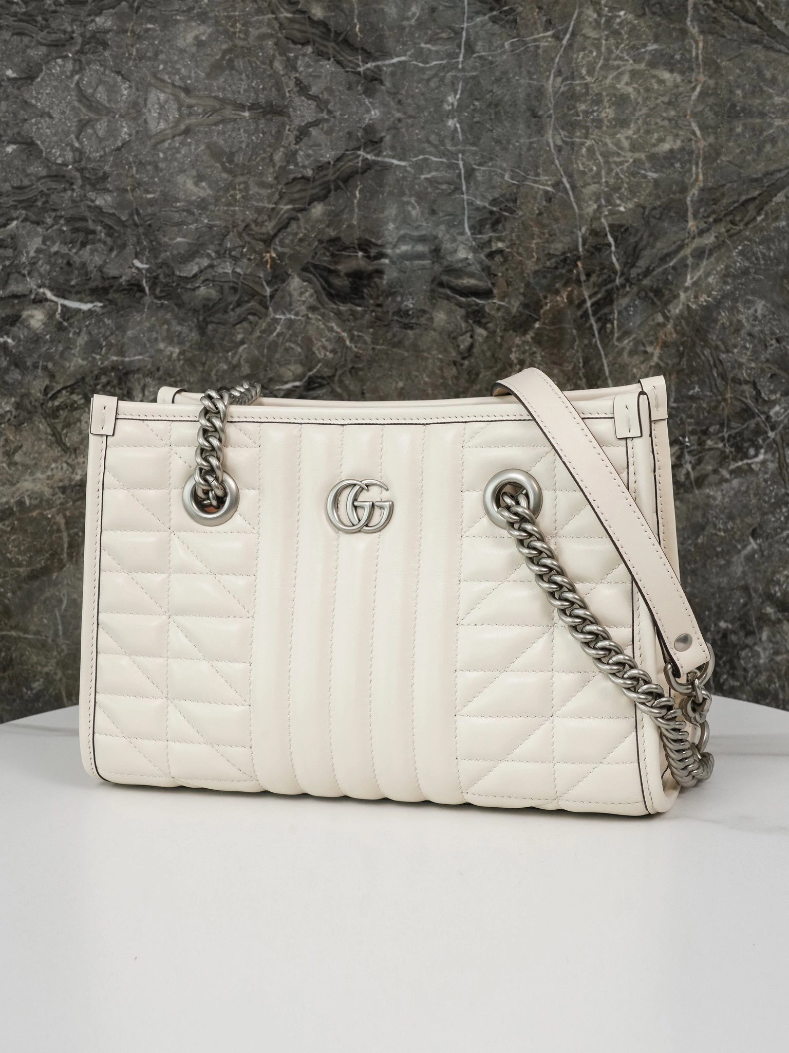 MOMO-- 681483-UM8BN-9022 high quality version item：C-B461H1822Q