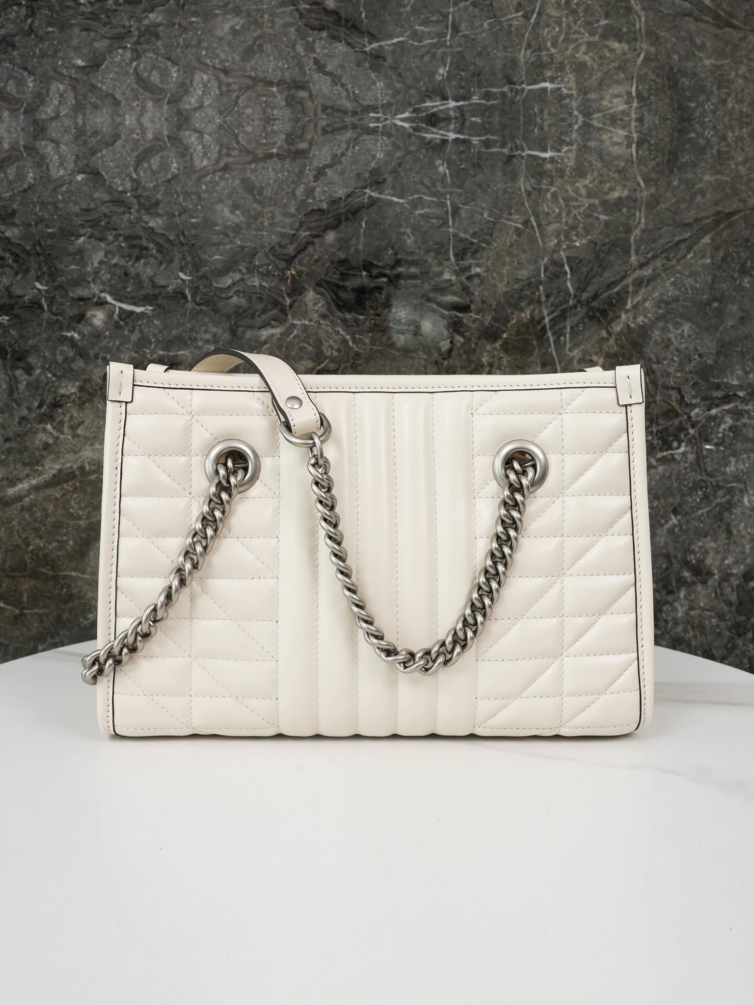 MOMO-- 681483-UM8BN-9022 high quality version item：C-B461H1822Q
