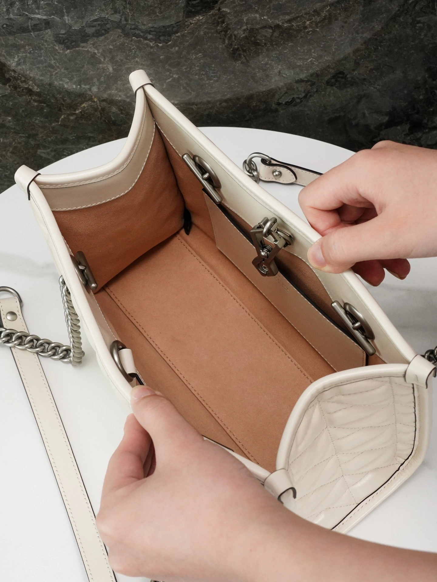MOMO-- 681483-UM8BN-9022 high quality version item：C-B461H1822Q