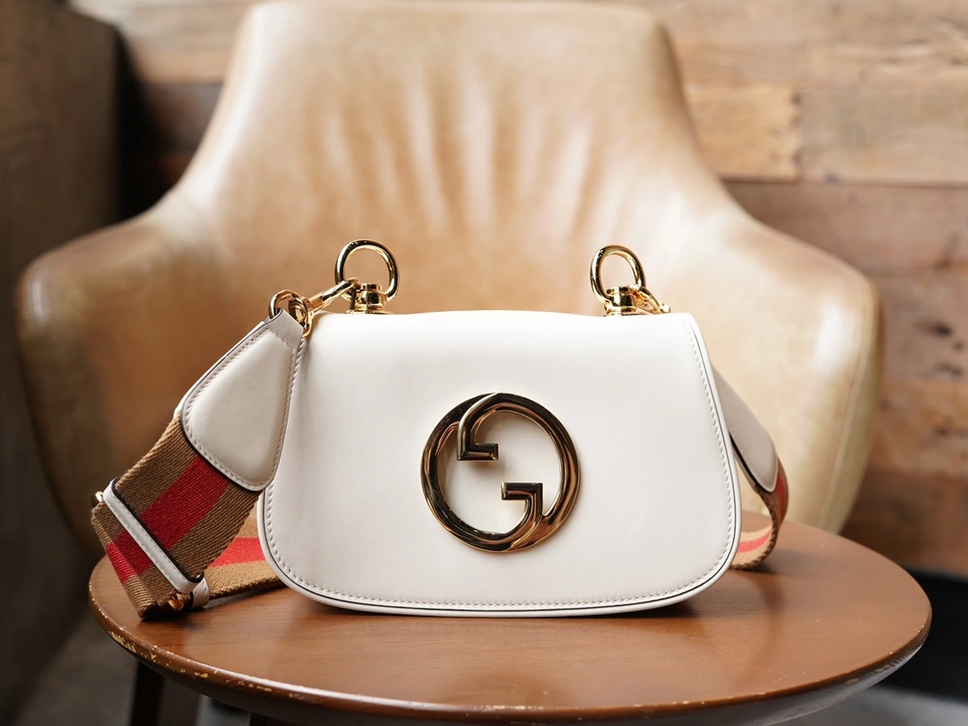 MOMO-- 698643-UXXAG-9161 high quality version item：C-B461H1118Q