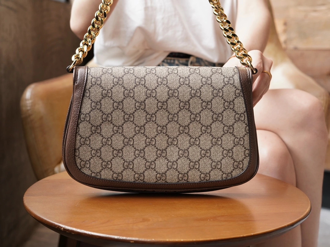 MOMO-- 699268-K9GSG-8358 item：C-B461H1117Q