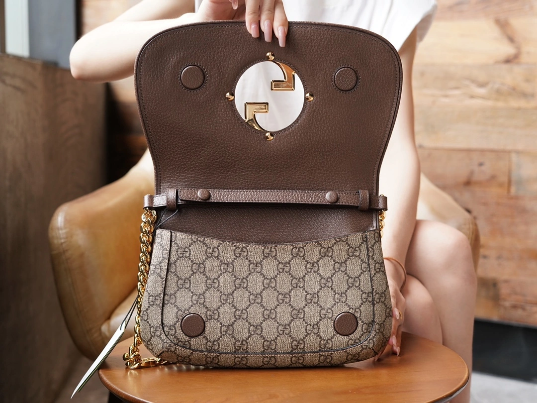 MOMO-- 699268-K9GSG-8358 item：C-B461H1117Q