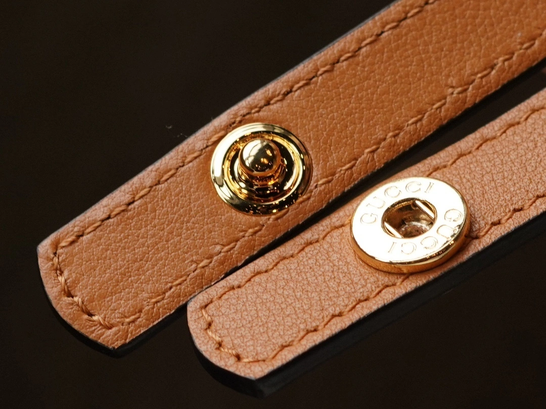 MOMO-- 699268-UXX0G-8351 high quality version item：C-B461H1121Q