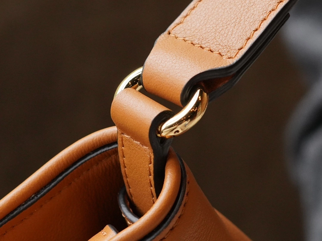MOMO-- 699268-UXX0G-8351 high quality version item：C-B461H1121Q