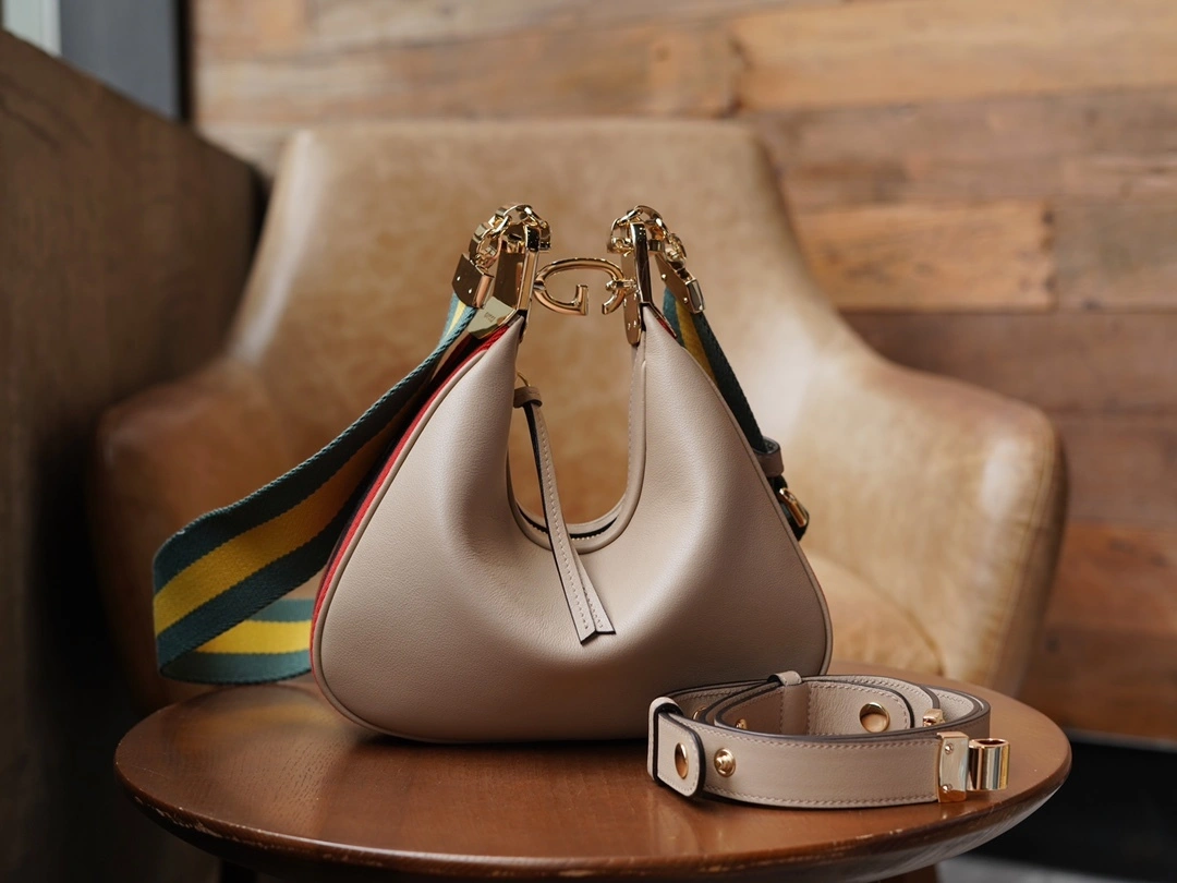 MOMO-- 699409-UXWBG-9360 high quality version item：C-B461H1621Q