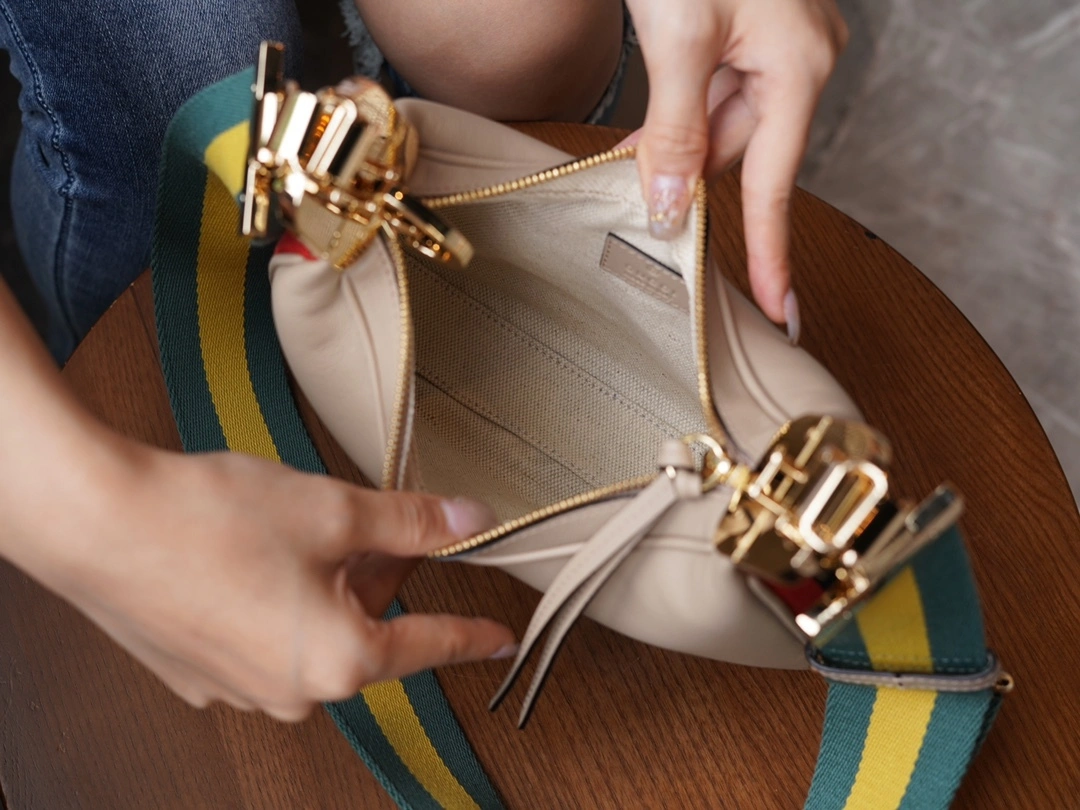 MOMO-- 699409-UXWBG-9360 high quality version item：C-B461H1621Q