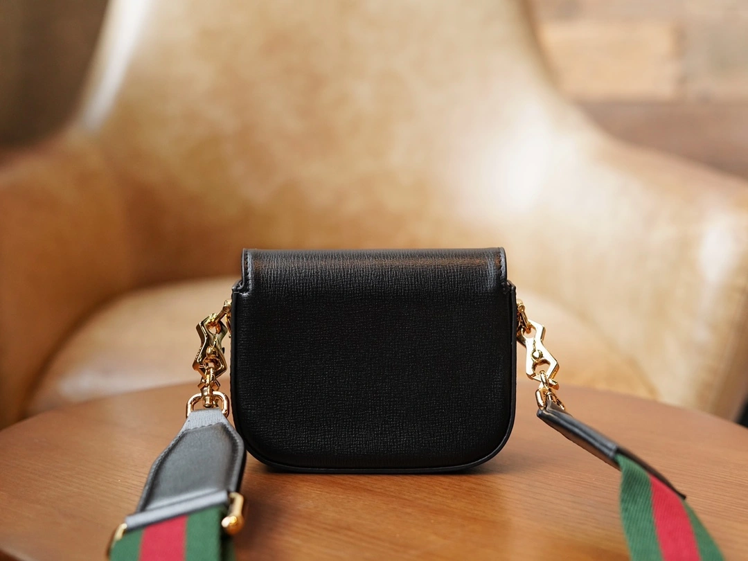 MOMO-- 699760-18YSG-1060 item：C-B461H1124Q