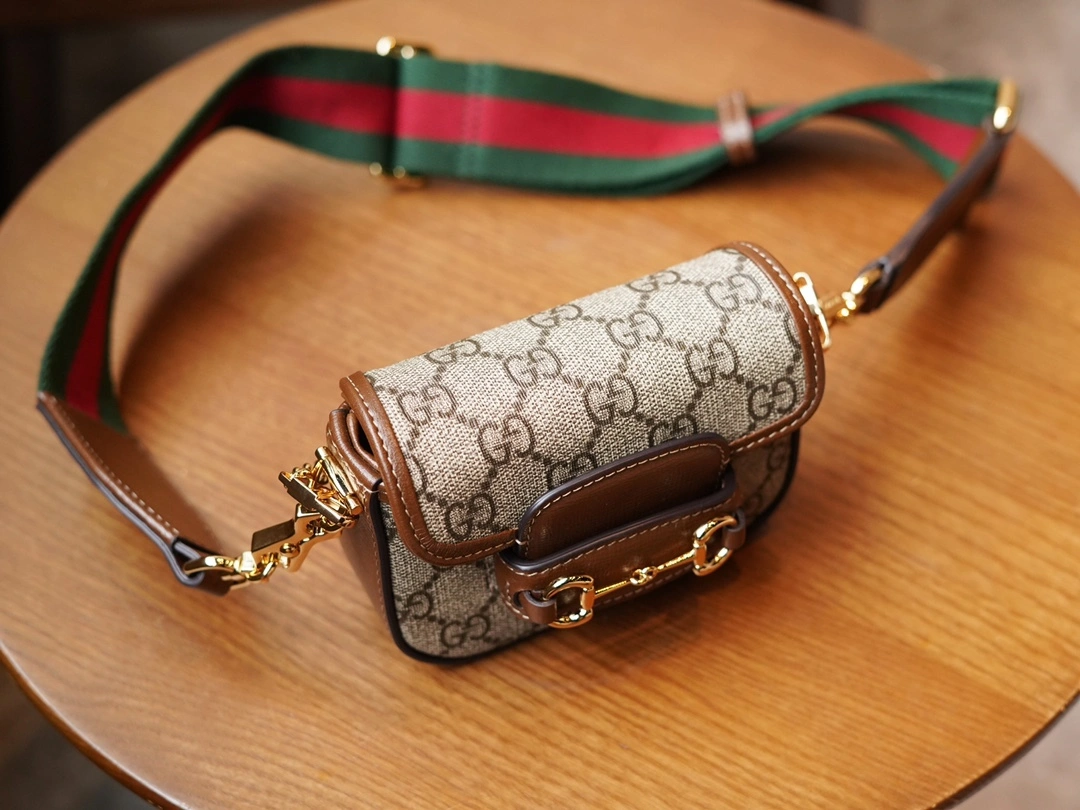 MOMO-- 699760-HUHHG-8565 item：C-B461H1125Q
