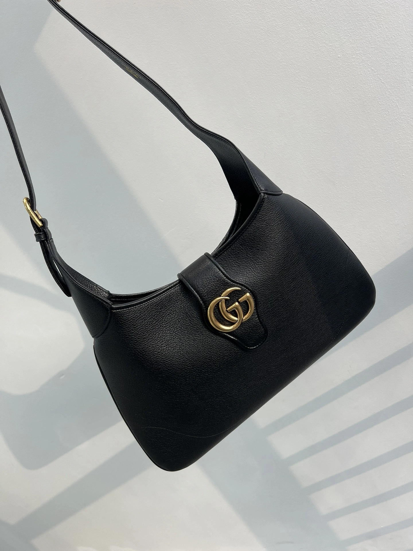 MOMO-- 6u33i 726127-4AAA9-F100 A Phrodife Calfskin item:D-B432F2069
