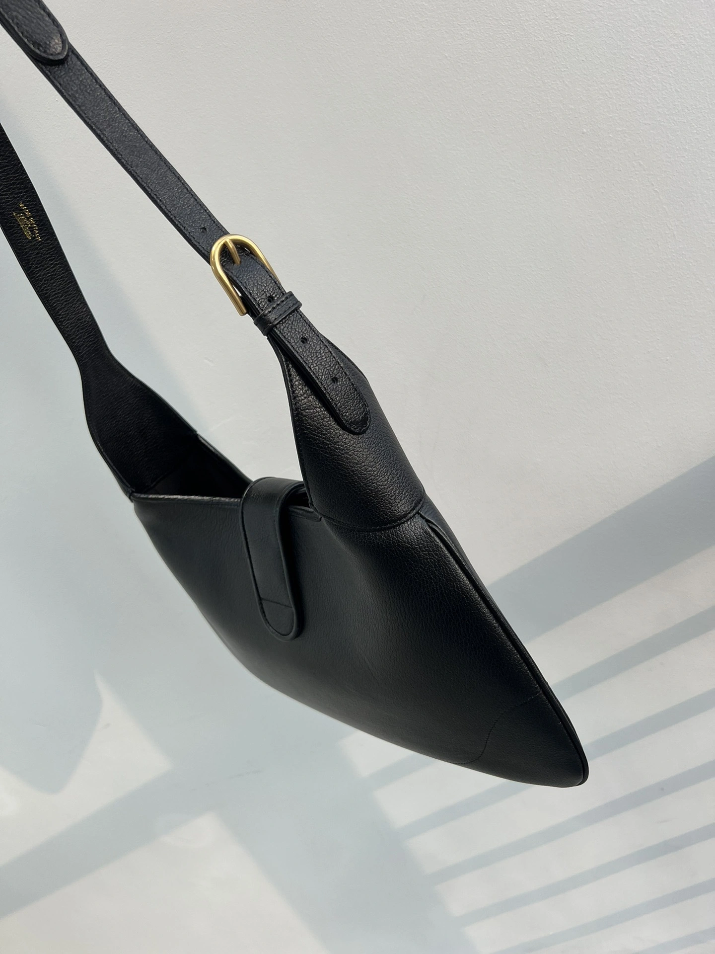 MOMO-- 6u33i 726127-4AAA9-F100 A Phrodife Calfskin item:D-B432F2069