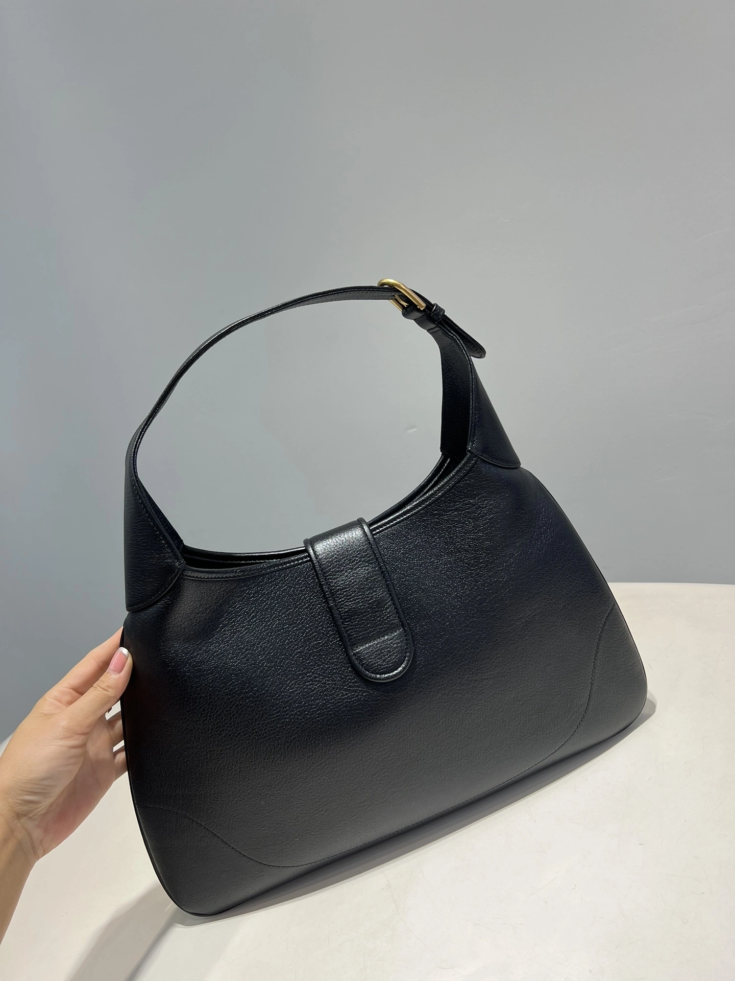 MOMO-- 6u33i 726127-4AAA9-F100 A Phrodife Calfskin item:D-B432F2069