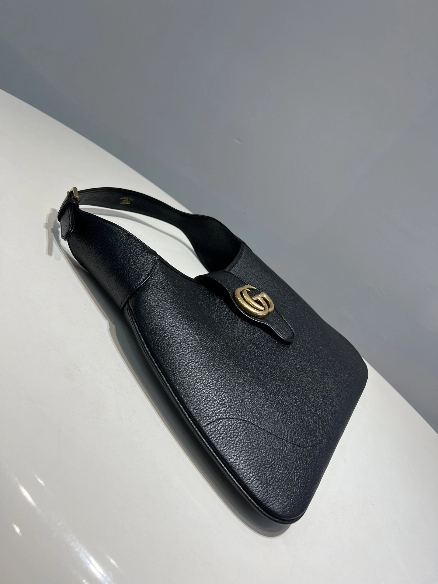 MOMO-- 6u33i 726127-4AAA9-F100 A Phrodife Calfskin item:D-B432F2069