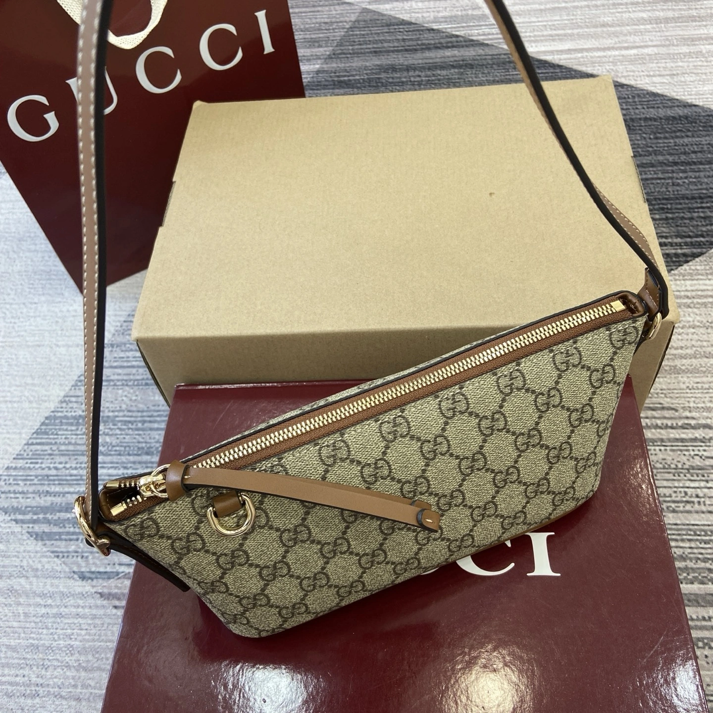 MOMO-- 6u33i 847281-FAEUC-9758 high quality version GG Emblem item:E-B815K1920